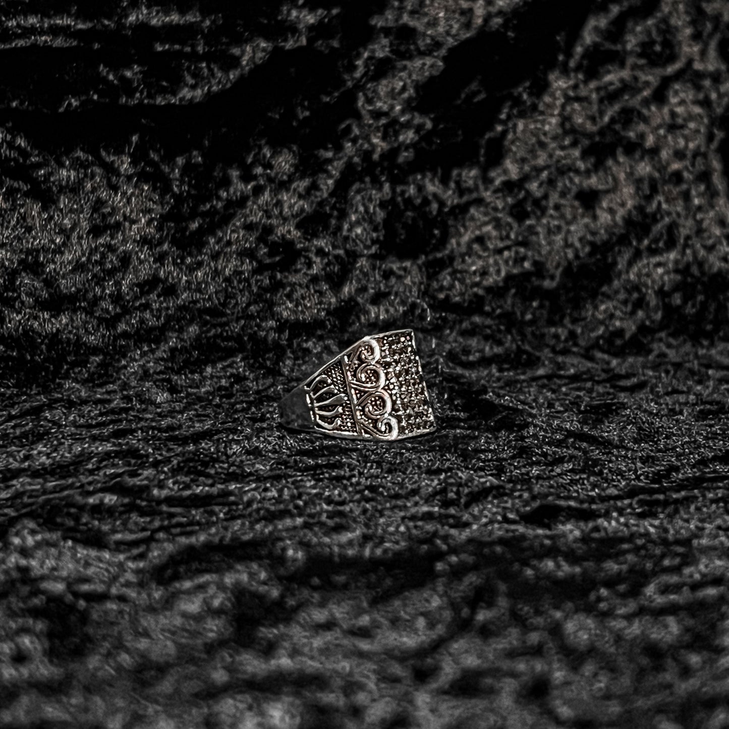 Huitan Luxury Silver Color ring